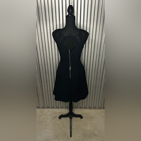 Women’s Betsy Johnson 100% Polyester Blue Illusion Midi Pouf  Sleeveless Dress 6 - Picture 2 of 4